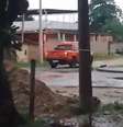 Corpo de Bombeiros atende ocorrência de queda de muro em Nova Iguaçu (RJ).  Foto: Reprodução/Redes sociais
