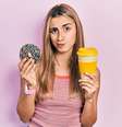 O consumo excessivo de açúcar e cafeína pode afetar o desempenho do cérebro  Foto: Krakenimages.com | Shutterstock / Portal EdiCase