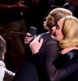 Adele abraça Celine Dion  Foto: Reprodução/Redes sociais