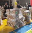 Urnas são embaladas em sacos plásticos para não pegarem chuva em BH  Foto: Polícia Militar de MG