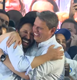 Governador Tarcísio é ovacionado e recebe abraço de Nunes durante discurso de vitória   Foto: CNN