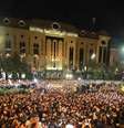 Manifestação em frente ao Parlamento da Gerórgia, na capital Tbilisi  Foto: DW / Deutsche Welle