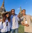 Carreiras que combinam viagens com a descoberta de novas culturas promovem o desenvolvimento de habilidades profissionais valiosas para o mercado  Foto: Akarawut | Shutterstock / Portal EdiCase
