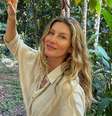 O que Gisele Bündchen come para manter o corpo? Descubra os alimentos favoritos da modelo e restrições.  Foto: Instagram, @gisele / Purepeople