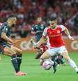  Foto: Ricardo Duarte/Iternacional - Legenda: Jogadores de Inter e Flamengo em disputa de bola no Beira-Rio / Jogada10