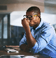 O estresse frequente no ambiente de trabalho pode resultar em cansaço extremo, frustração e queda no desempenho corporativo / Shutterstock  Foto: Saúde em Dia