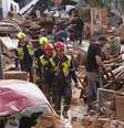 Milhares de soldados, policiais, brigadistas e voluntários tentam limpar destroços deixados pela chuva em Valência  Foto: DW / Deutsche Welle