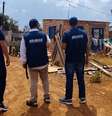 Recenseadores levantando dados na favela Sol Nascente em 2022. Eles descobririam que ela é a maior do Brasil.  Foto: Jéssica Farias/IBGE