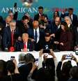 Pesquisas sugerem que parte dos votos de latinos e negros podem estar migrando para Trump  Foto: Getty Images / BBC News Brasil