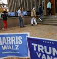 Pessoas fazem fila para votar na eleição presidencial dos EUA de 2024 no dia da eleição, na Pittsburgh Manchester School em Pittsburgh, Pensilvânia, EUA, 5 de novembro de 2024.   Foto: REUTERS/Quinn Glabicki