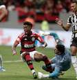 Bruno Henrique é suspeito de levar cartão para favorecer apostas em partida contra o Santos em 2023.  Foto: Wilton Junior/Estadão / Estadão