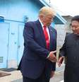 Trump e Kim Jong-un chegaram a se reunir na Zona Desmilitarizada que fica entre as duas Coreias, em 2019  Foto: Getty Images / BBC News Brasil