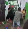 Enchente em creche deixou alunos e funcionários ilhados em Osasco (SP)  Foto: Reprodução