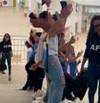 Professora da BA acerta tema da redação do Enem 2024 e é recebida com aplausos: 'Muita emoção'  Foto: Reprodução/@maryprof2012/Instagram