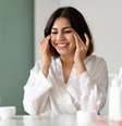 É possível adotar alguns cuidados simples em casa para manter a pele saudável e bonita  Foto: Prostock-studio | Shutterstock / Portal EdiCase
