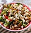 Salada de frango com queijo branco  Foto: Ezume Images | ShutterStock / Portal EdiCase