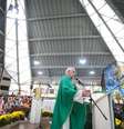 Padre Júlio Lancellotti e entidades de direitos humanos fazem homenagem a Ryan da Silva Andrade Santos, na missa deste domingo, em São Paulo. O garoto de 4 anos foi morto durante uma ação da PM em Santos  Foto: Felipe Rau/Estadão / Estadão