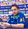  Foto: Staff Images / CBF - Legenda: Arthur Elias ao lado de Cris Gambaré, coordenadora técnica, na convocação Seleção Feminina / Jogada10