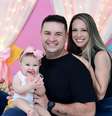 Maycom ao lado da esposa, Franciele, e da filha do casal, Alice.  Foto: Acervo Pessoal