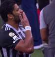 (  Foto: reprodução - Legenda: Hulk manda beijinhos para a torcida do Flamengo / Jogada10
