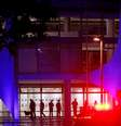 Policiais fazem varredura no Palácio do Planalto depois que uma sequência de explosões na Praça dos Três Poderes fez o local ser isolado pela Polícia Militar. O corpo de um homem foi encontrado no local após os estrondos. Segundo o Corpo de Bombeiros do Distrito Federal, esse homem morreu em área próxima ao prédio do Supremo Tribunal Federal (STF). . Foto WIlton Junior/Estadão  Foto: Wilton Junior/Estadão / Estadão