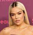 A cantora colombiana Karol G reuniu vários artistas para criar uma música em homenagem ao seu país  Foto: Getty Images / BBC News Brasil