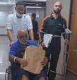  Foto: Reprodução - Legenda: Fotógrafo deixa o hospital / Jogada10
