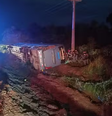 Duas crianças morrem e 27 pessoas ficam feridas após acidente entre ônibus e caminhão  Foto: Divulgação/PRF