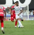 Hayner jogador do Santos durante partida contra o CRB no estádio Vila Belmiro pelo campeonato Brasileiro B 2024.  Foto: REINALDO CAMPOS/AGIF - AGÊNCIA DE FOTOGRAFIA/ESTADÃO CONTEÚDO