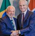 Presidente Lula cumprimenta o primeiro  Foto: ministro da Noruega Jonas Gahr Støre -  Ricardo Stuckert/PR / Perfil Brasil