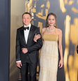 Angelina Jolie posa com o filho, Knox Jolie-Pitt, durante o Governor's Ball  Foto: Reprodução/Instagram @hollywoodreporter