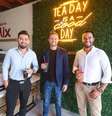 Empresários paranaenses Rodrigo Balotin, Alex Lin e Rogério Arcanjo profissionalizaram o ramo de bubble tea no Brasil   Foto: Bubble Mix / Divulgação
