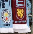 MANCHESTER, ENGLAND - FEBRUARY 12: Manchester City and Aston Villa scarves are seen prior to the Premier League match between Manchester City and Aston Villa at Etihad Stadium on February 12, 2023 in Manchester, England. (Photo by Clive Brunskill/Getty Images)  Foto: Esporte News Mundo