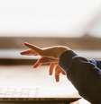Embora ele tenha recebido uma oferta de emprego, não poderá trabalhar até completar 14 anos, conforme estabelecido pela lei russa  Foto: Getty Images / BBC News Brasil