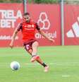  Foto: Ricardo Duarte / Internacional - Legenda: Thiago Maia não conseguiu se recuperar a tempo de incômodos musculares e será desfalque no Internacional / Jogada10