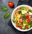 Salada detox de quinoa e espinafre  Foto: nadianb | Shutterstock / Portal EdiCase