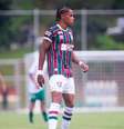  Foto: LUCAS MERÇON / FLUMINENSE F.C. - Legenda: Matheus Reis estava treinando nos profissionais do Fluminense / Jogada10