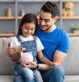 Educação financeira ajuda as crianças a darem valor ao dinheiro  Foto: Prostock-studio | Shutterstock / Portal EdiCase