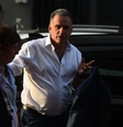 Yamandú Orsi chegou à tarde ao hotel onde aguardava a contagem das eleições.  Foto: Getty / BBC News Brasil