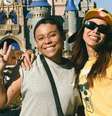 'Não sou bicho!': Blogueirinha expõe bronca de Anitta em fã que a filmou de longe na Disney.  Foto: Reprodução, Instagram / Purepeople