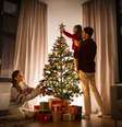 Assim como o Natal, a data para montar a árvore é repleta de simbolismo  Foto: Syda Productions | Shutterstock / Portal EdiCase