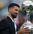 Djokovic com o troféu da Libertadores  Foto: Getty Images/Marcelo Endelli