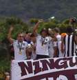 Foto: Carlos Mello/Jogada10 - Legenda: Jogadores do Botafogo festejados pela torcida na chegada ao Rio / Jogada10