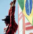 Gabriel Leone interpreta Ayrton Senna na série biográfica da Netflix  Foto: Divulgação/Netflix