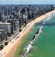 Relator do projeto, Flávio Bolsonaro defende que PEC não trata das praias em geral, apenas dos terrenos de marinha  Foto: Getty Images / BBC News Brasil