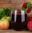 Suco de beterraba com maçã e cenoura  Foto: Africa Studio | Shutterstock / Portal EdiCase
