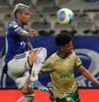  Foto: Cesar Greco/Palmeiras - Legenda: Disputa entre jogador do Palmeiras e Cruzeiro pela 37ª rodada do Brasileirão / Jogada10