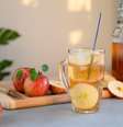 Chá verde com maçã  Foto: Ramil Gibadullin | Shutterstock / Portal EdiCase
