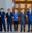 Presidentes do bloco do Mercosul ao lado da presidente da Comissão Europeia, Ursula von der Leyen  Foto: Ricardo Stuckert