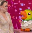 Nesta segunda-feira, Ana Maria Braga foi surpreendida por um presente para lá de especial.  Foto: Reprodução, TV Globo / Purepeople
